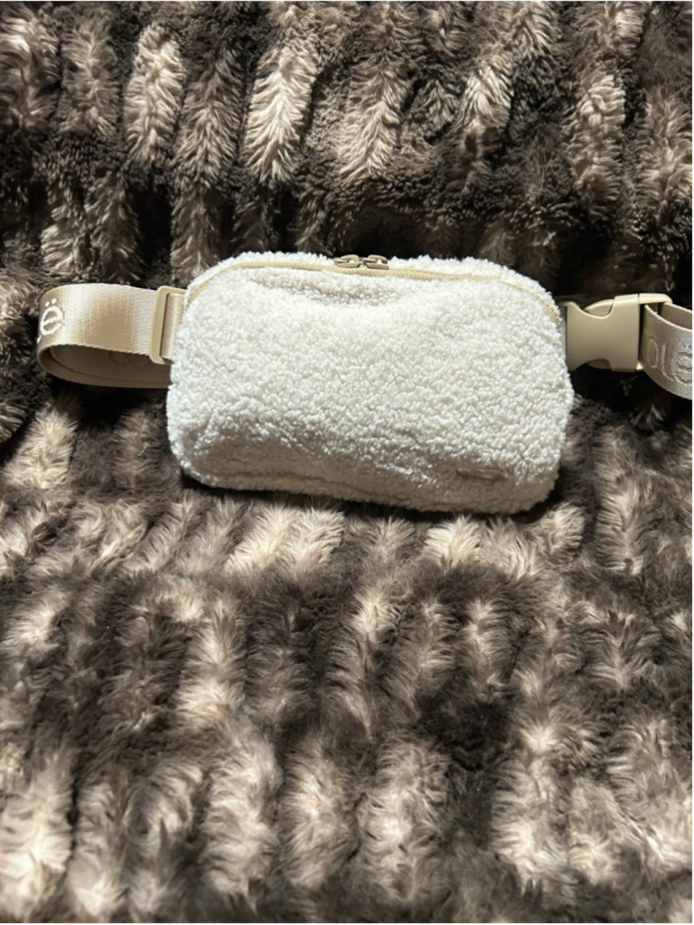 Women's Lole Sherpa Belt Bag Crossbody One Size White Beige